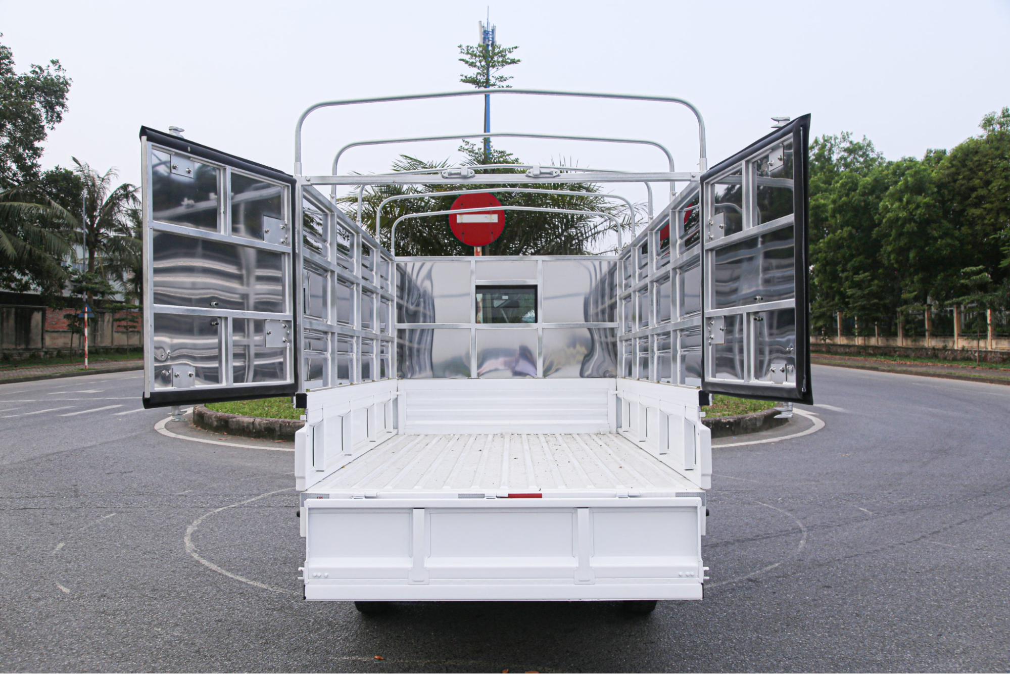 Kích thước thùng xe tải SRM K990 thùng khung mui