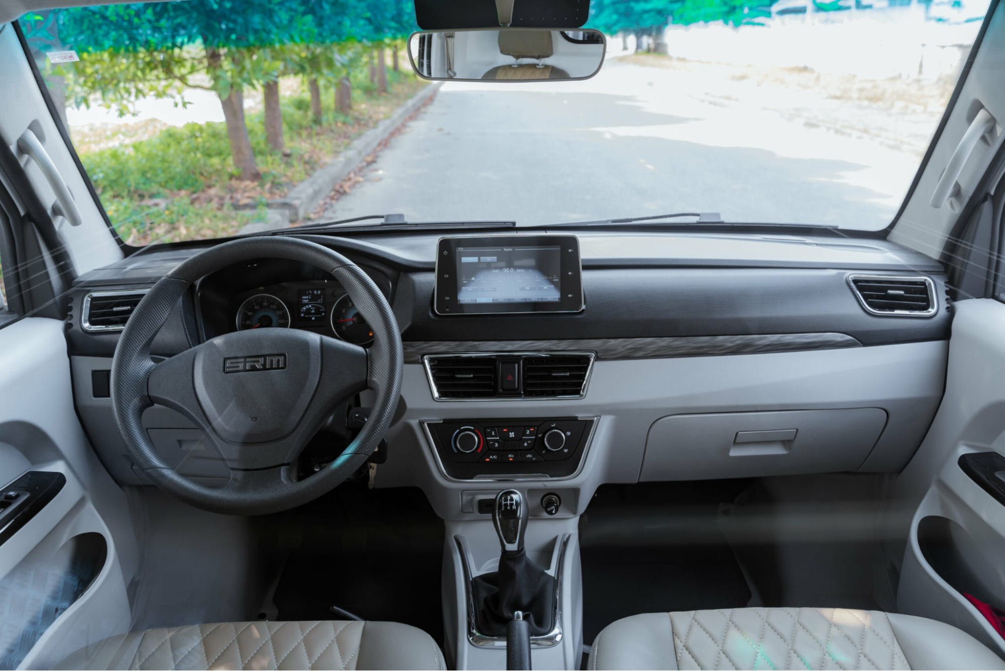 Nội thất xe tải Van SRM X30I V2