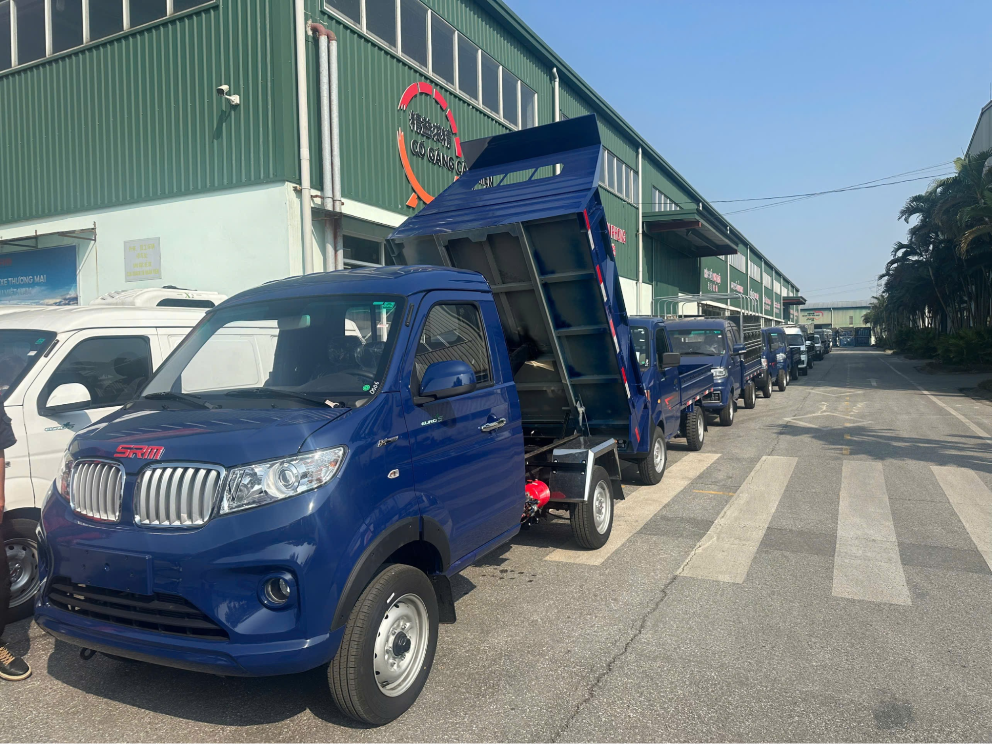 Ngoại thất xe tải Ben SRM T15