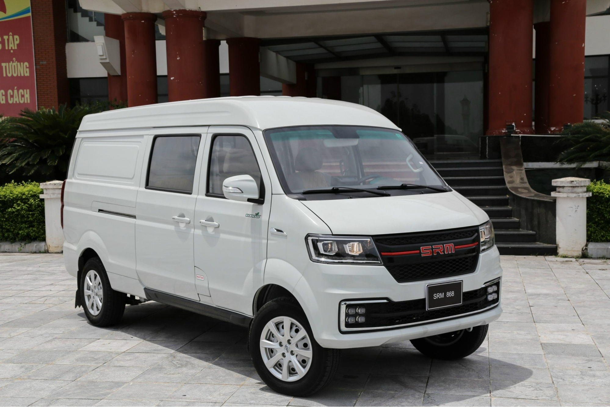 Ngoại thất xe tải van 5 chỗ SRM X30i V5